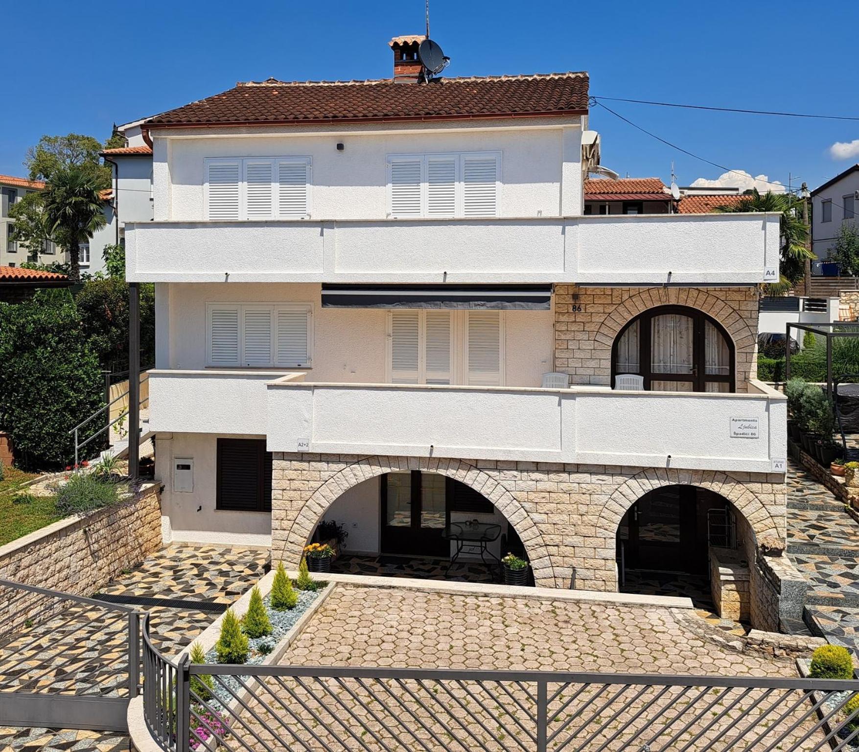 Apartments Ljubica Poreč Exterior foto